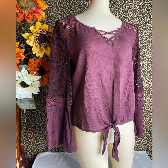 🌻5/$25🌻MUDD Lace Bell Sleeved Cropped Tie Front | SMALL | - Picture 2 of 7